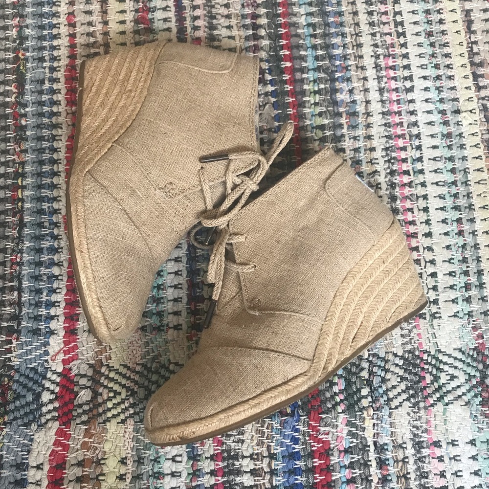 TOMS Desert Wedges in Natural Burlap